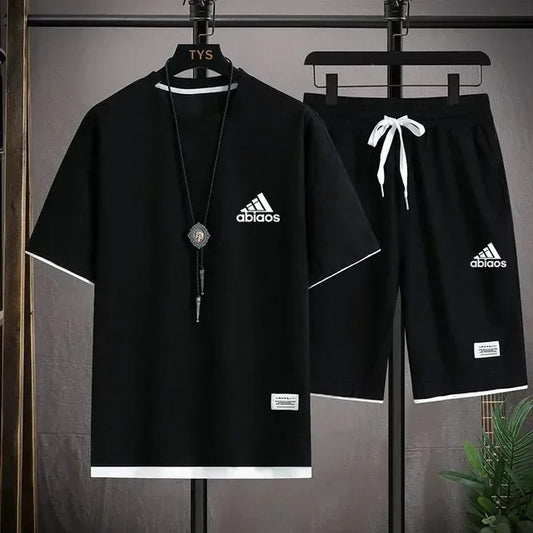 cThe new hot trends of summer fashion in 2025: men's casual short-sleeved T-shirts and sports shorts, breathable and comfortable